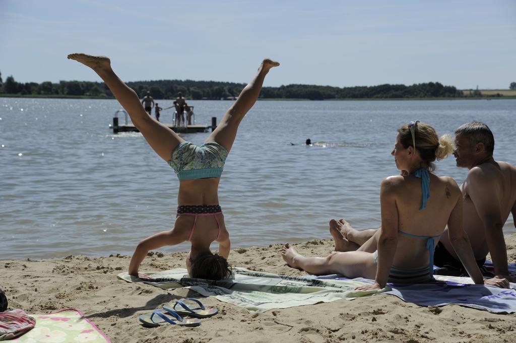 Camping-Und Ferienpark Havelberge Gross Quassow Exterior foto